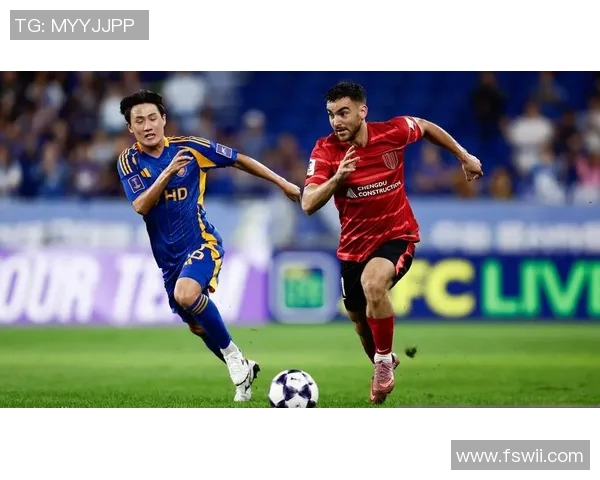 冯劲远在比赛中远射破门助力成都蓉城赢得关键胜利